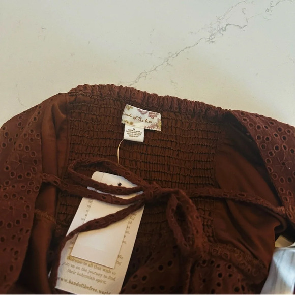 BAND OF THE FREE Palmer Eyelet Lace Walnut Brown Boho Peplum Top NWT Medium - Picture 8 of 8